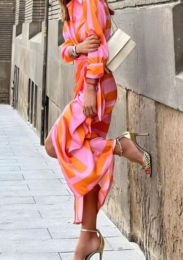 OLIVIA I BEDRUCKTES TAILLIERTES HEMDKLEID
