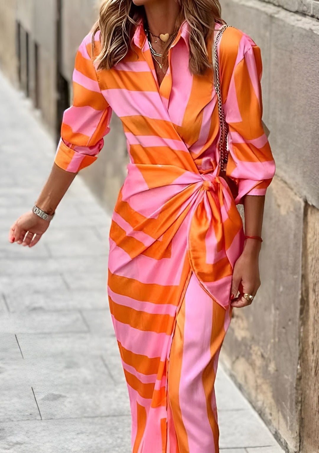 OLIVIA I BEDRUCKTES TAILLIERTES HEMDKLEID