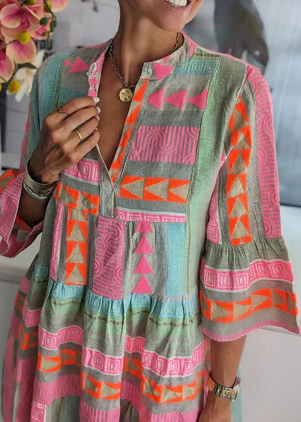 AVA I SCHICKES SOMMERKLEID MIT V-AUSSCHNITT