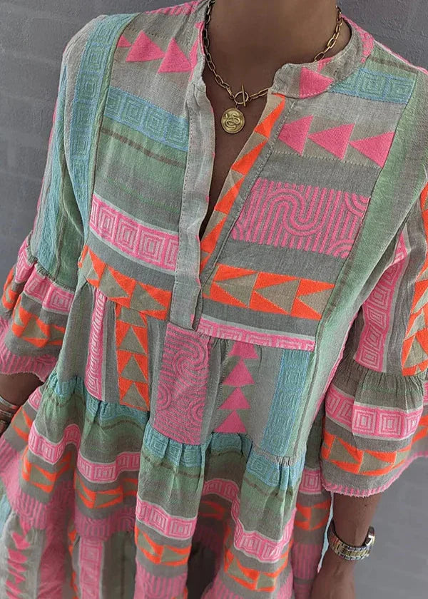 AVA I SCHICKES SOMMERKLEID MIT V-AUSSCHNITT