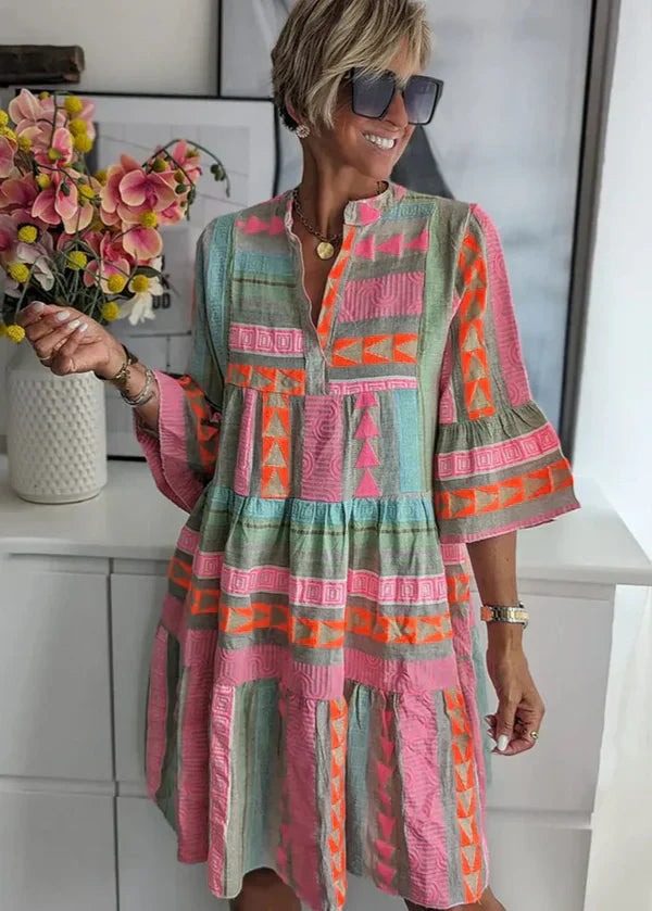 AVA I SCHICKES SOMMERKLEID MIT V-AUSSCHNITT